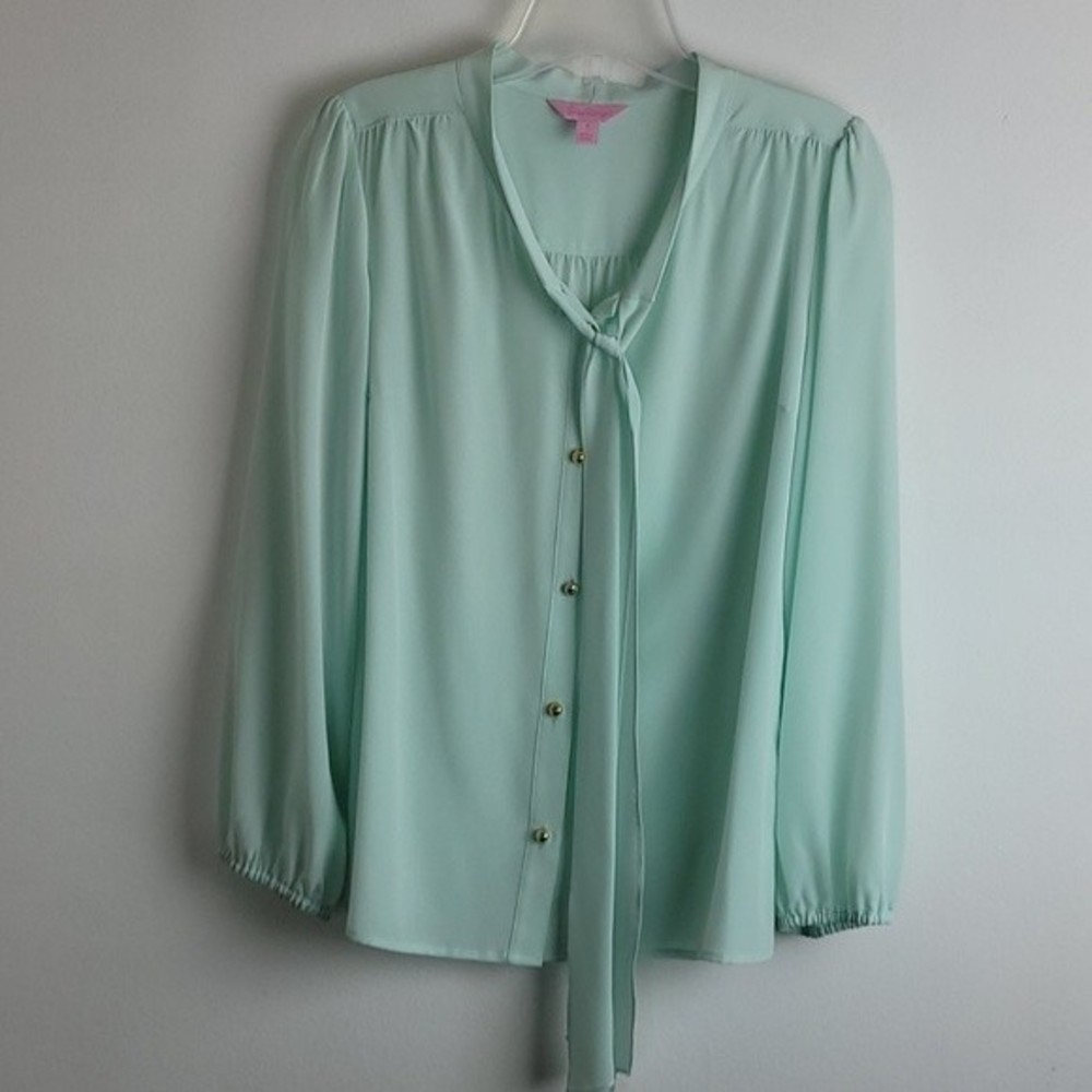 Lilly Pulitzer long sleeve silk blouse Sz Small Light Green